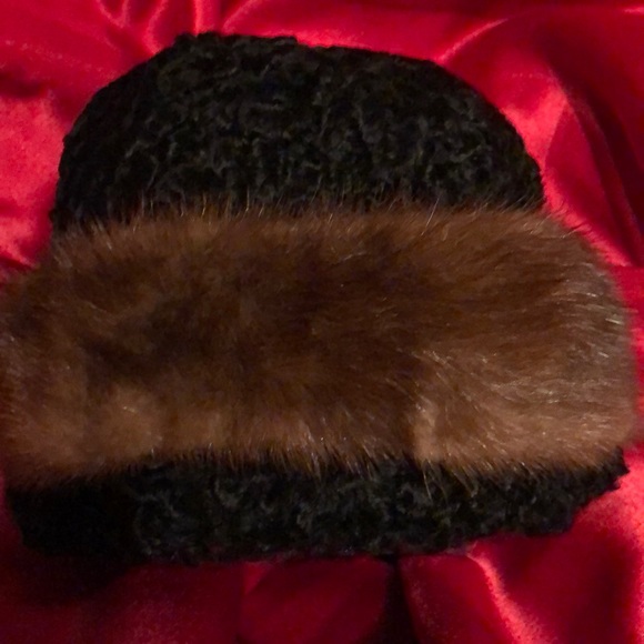Winter hat - Picture 4 of 6